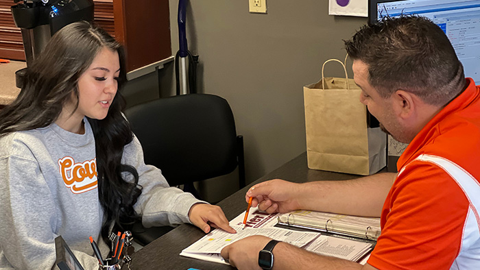 student meeting with an advisor