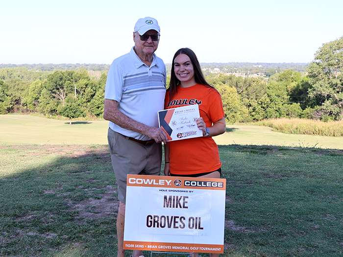 sadie kabisch receiving brian groves scholarship